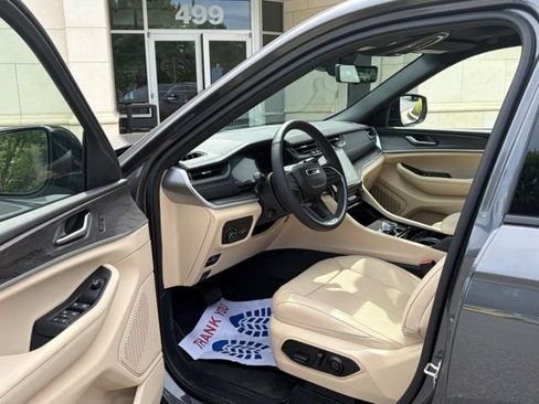 Used 2023 Jeep Grand Cherokee L Limited w/ Luxury Tech Group II AWD/4WD image 15
