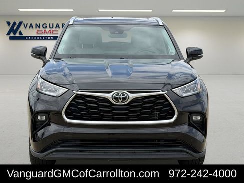 Used 2021 Toyota Highlander Limited FWD image 3