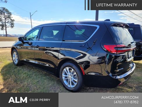 New 2026 Chrysler Pacifica Select FWD image 14