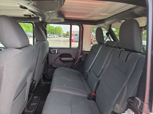 Used 2024 Jeep Wrangler Unlimited AWD/4WD image 10