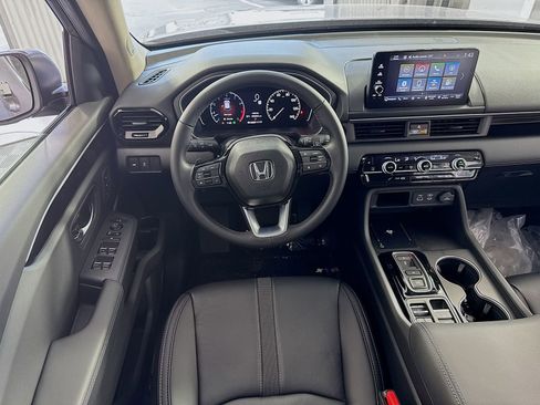 New 2025 Honda Pilot Touring image 14