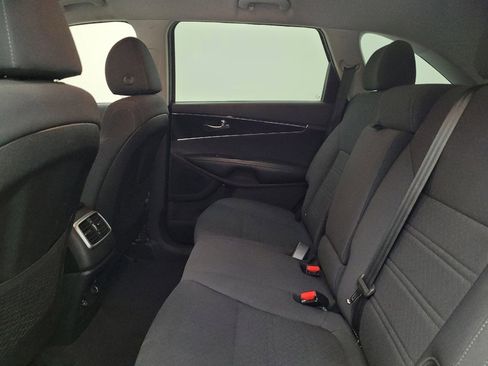 Used 2019 Kia Sorento FWD image 18