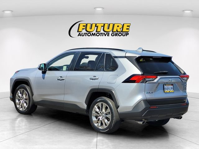 Used 2019 Toyota RAV4 XLE Premium w/ All Weather Liner Package FWD image 7
