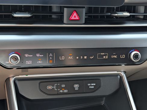 Certified 2026 Kia Carnival FWD image 23