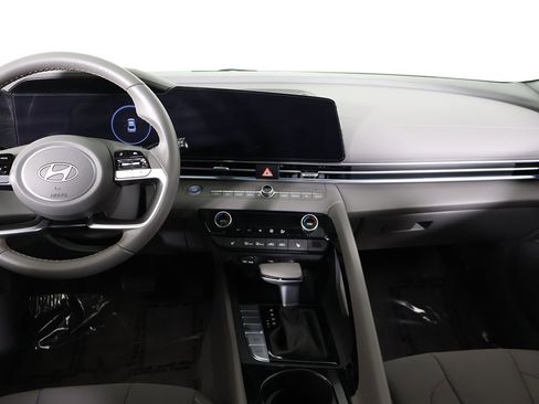 Used 2025 Hyundai Elantra SEL image 36