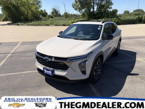 Used 2026 Chevrolet Trax RS w/ Sunroof Package FWD image 1