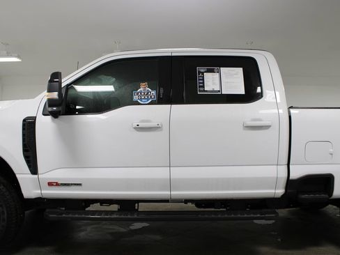 Used 2024 Ford F250 Lariat w/ Black Appearance Package image 6