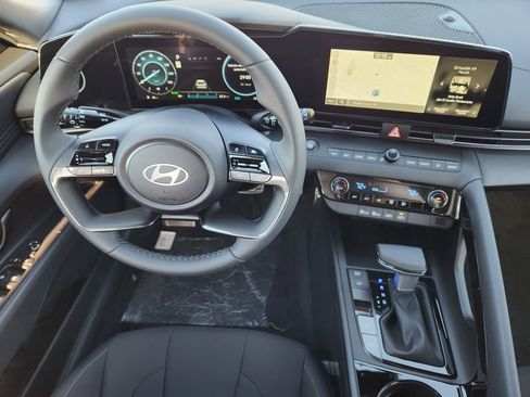 New 2025 Hyundai Elantra SEL FWD image 27
