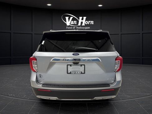 Used 2023 Ford Explorer XLT image 14