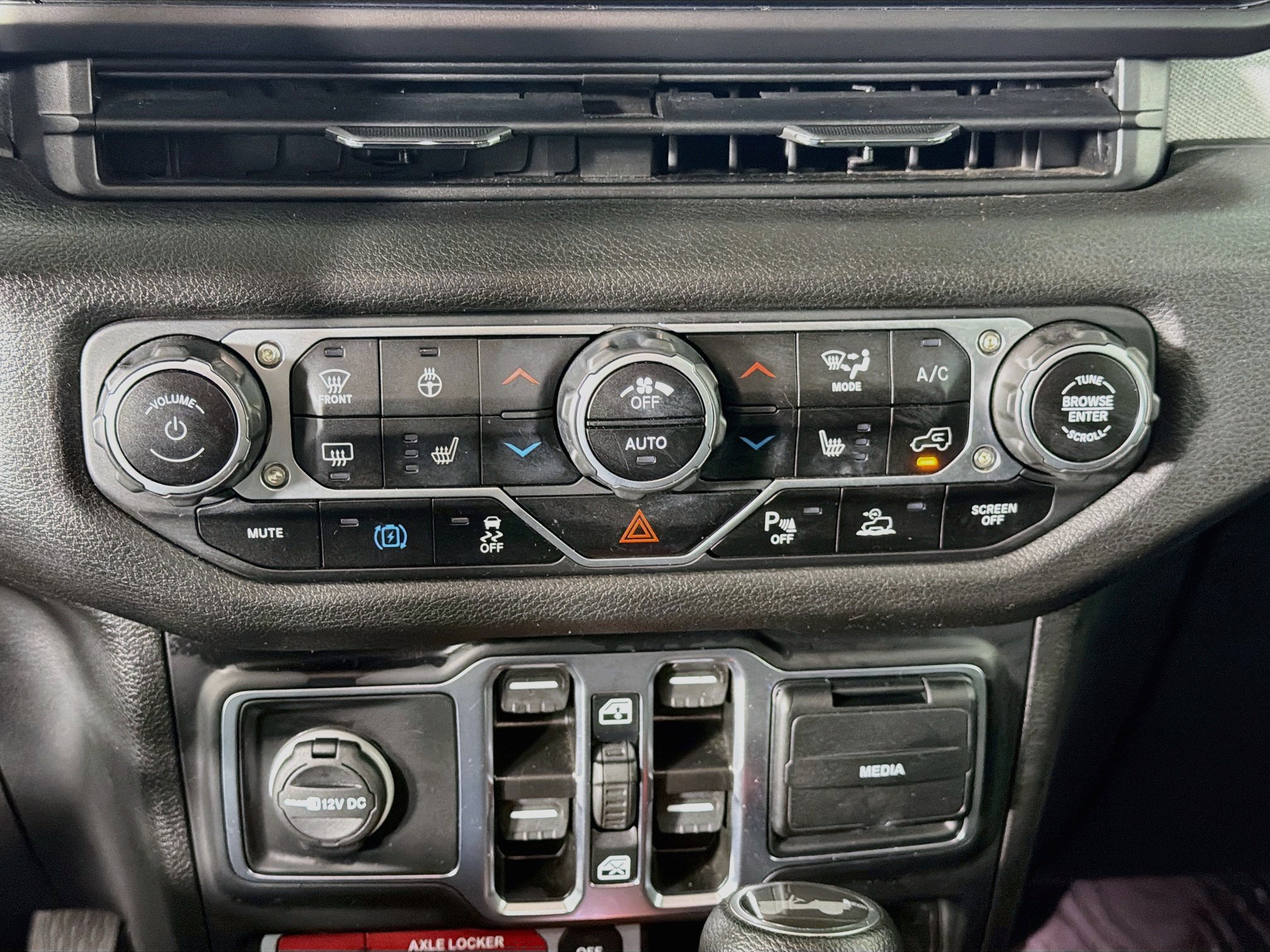 Used 2024 Jeep Wrangler Unlimited AWD/4WD image 23