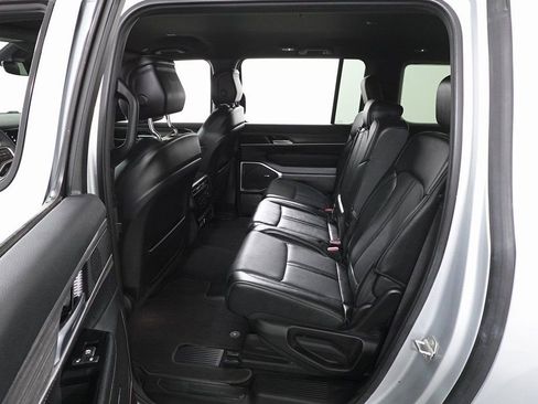 Used 2024 Jeep Wagoneer L Series II w/ Flexible Seating Group image 24