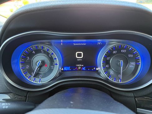 Used 2019 Chrysler 300 Limited AWD/4WD image 19