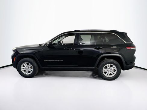 Used 2023 Jeep Grand Cherokee Laredo AWD/4WD image 8