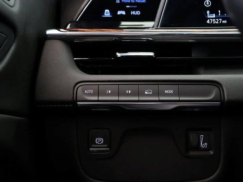 Used 2024 Cadillac Escalade ESV Premium Luxury AWD/4WD image 29