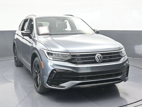 Used 2022 Volkswagen Tiguan SE R-Line image 9