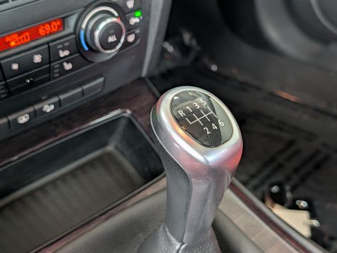Used 2011 BMW 328i xDrive Coupe AWD/4WD image 21