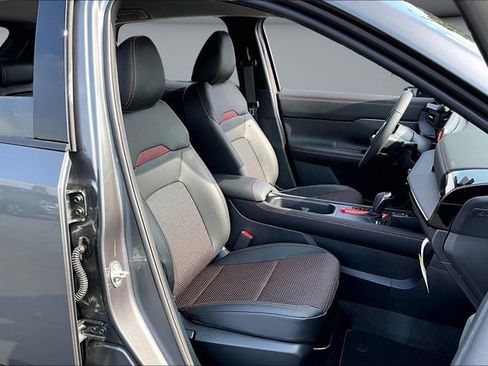 New 2026 Nissan Kicks SR FWD image 10