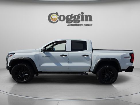 Used 2025 Chevrolet Colorado Trail Boss AWD/4WD image 2