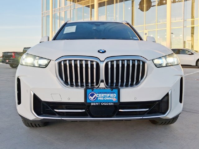 Used 2024 BMW X5 xDrive40i w/ Premium Package AWD/4WD image 3