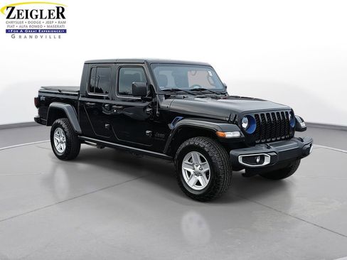 Used 2022 Jeep Gladiator Sport image 3