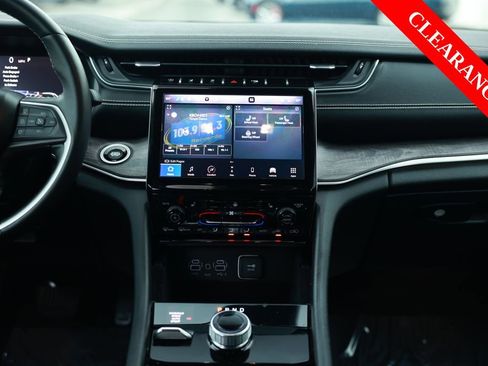Used 2022 Jeep Grand Cherokee L Limited AWD/4WD image 26
