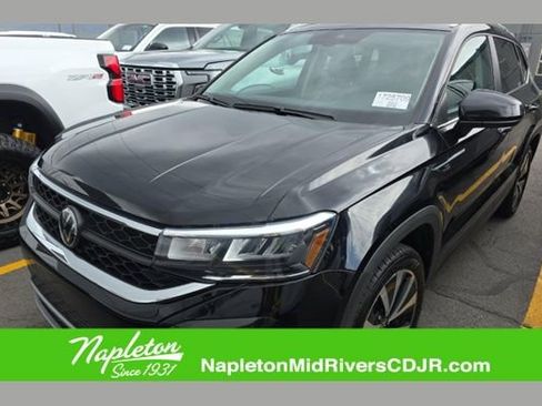 Used 2024 Volkswagen Taos SE image 1