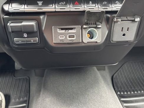 Used 2023 GMC Sierra 2500 SLE w/ SLE Convenience Package AWD/4WD image 28