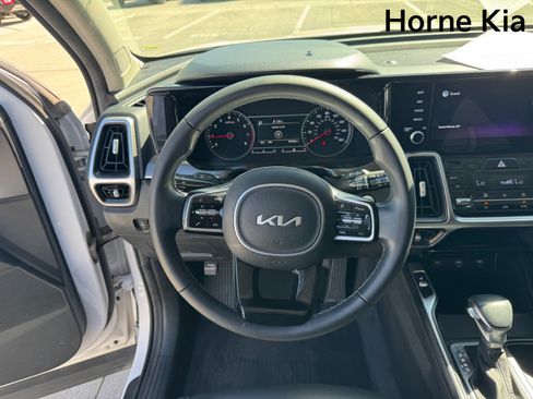 Certified 2022 Kia Sorento S w/ Panoramic Sunroof Package FWD image 16