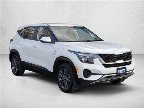 Used 2022 Kia Seltos LX image 3