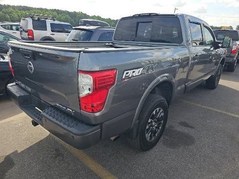 Used 2017 Nissan Titan PRO-4X w/ Pro-4x Convenience Package AWD/4WD image 4