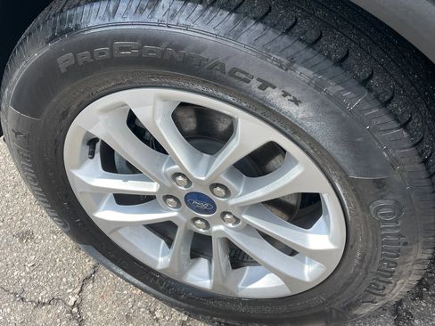 Used 2020 Ford Escape SE image 9