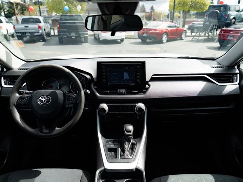 Used 2020 Toyota RAV4 XLE image 18