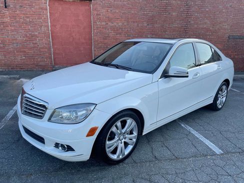 Used 2011 Mercedes-Benz C 300 4MATIC Sedan image 7