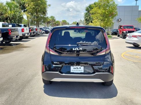 Certified 2023 Kia Soul LX FWD image 5