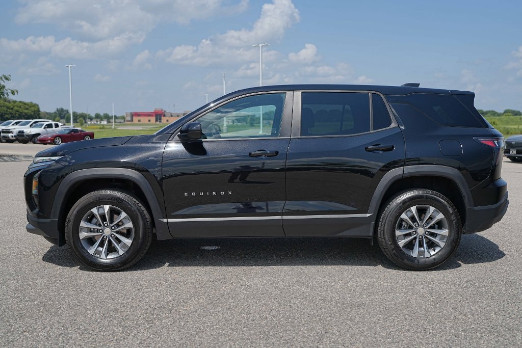Used 2026 Chevrolet Equinox LT AWD/4WD image 9