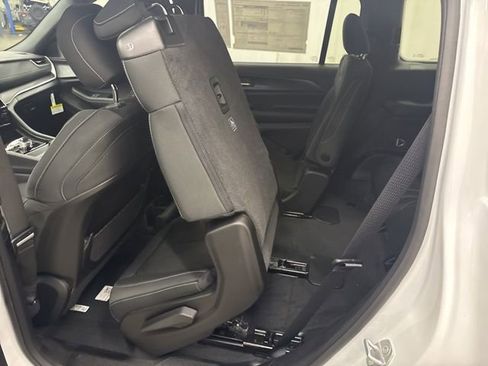New 2025 Jeep Grand Cherokee L Laredo image 10