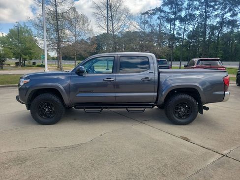 Used 2022 Toyota Tacoma SR5 image 2