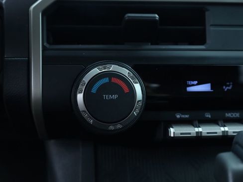 Used 2025 Toyota Tacoma SR5 image 7