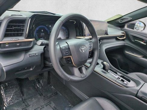 Certified 2023 Toyota Crown AWD/4WD image 10