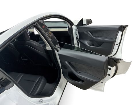 Certified 2022 Tesla Model Y Long Range AWD/4WD image 12