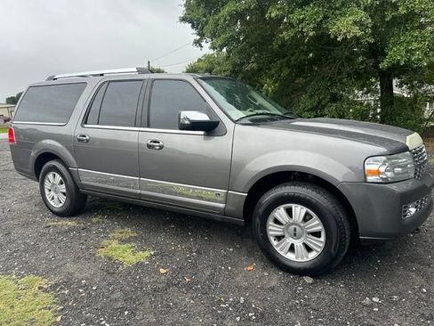 Used 2013 Lincoln Navigator L 2WD image 5