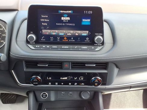 Used 2023 Nissan Rogue SV FWD image 21