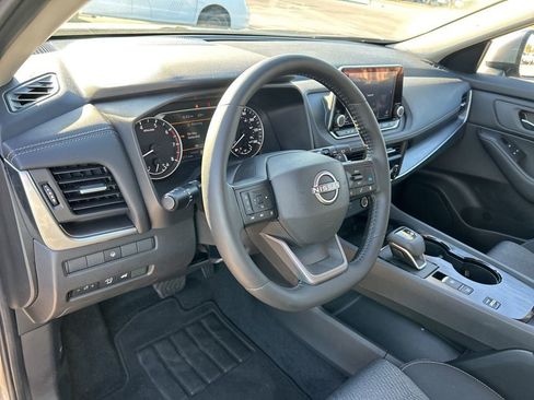 Certified 2025 Nissan Rogue SV image 24