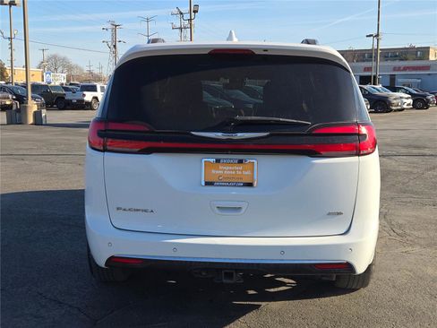 Certified 2022 Chrysler Pacifica Pinnacle AWD/4WD image 19