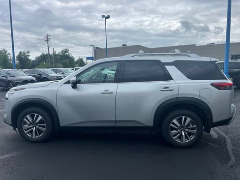 Used 2025 Nissan Pathfinder SL AWD/4WD image 8