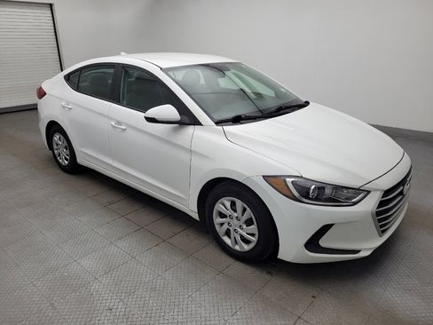 Used 2017 Hyundai Elantra SE image 11