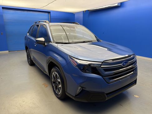 Certified 2025 Subaru Forester Premium image 2