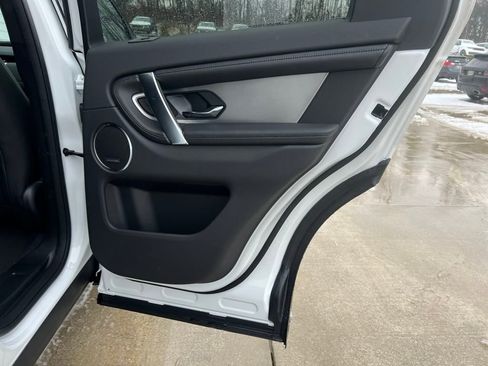 New 2025 Land Rover Discovery Sport Dynamic SE image 17