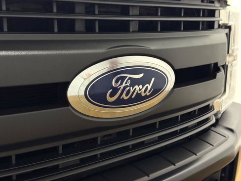 Used 2018 Ford F250 XL w/ Power Equipment Group RWD image 45
