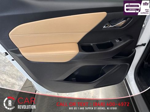 Used 2023 Chevrolet Traverse Premier FWD image 42